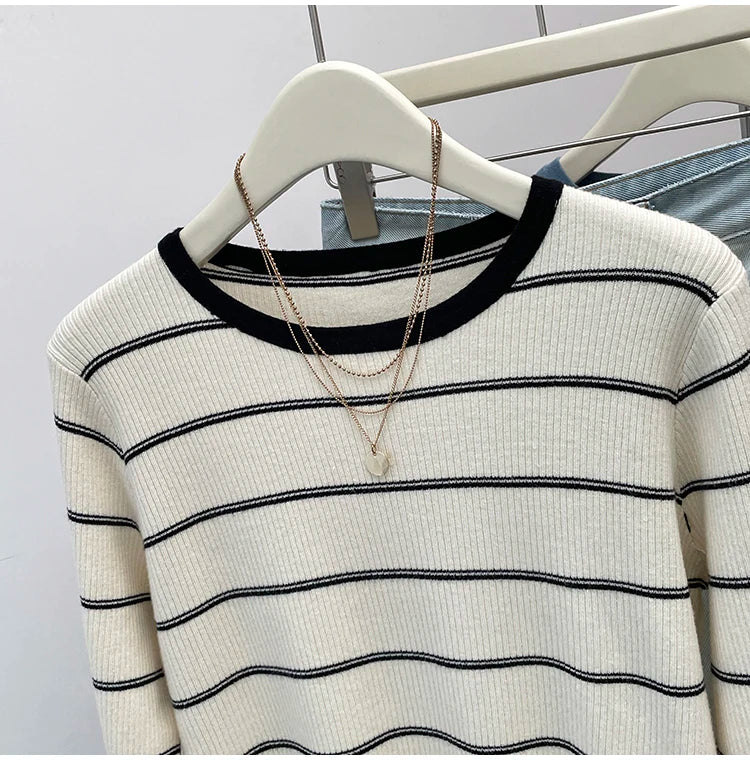 Plus Size Women 2024 Autumn Collection New Contrasting Striped Knit Sweater Fat Girl Fashion Design Sense Sweater Base Shirt Top